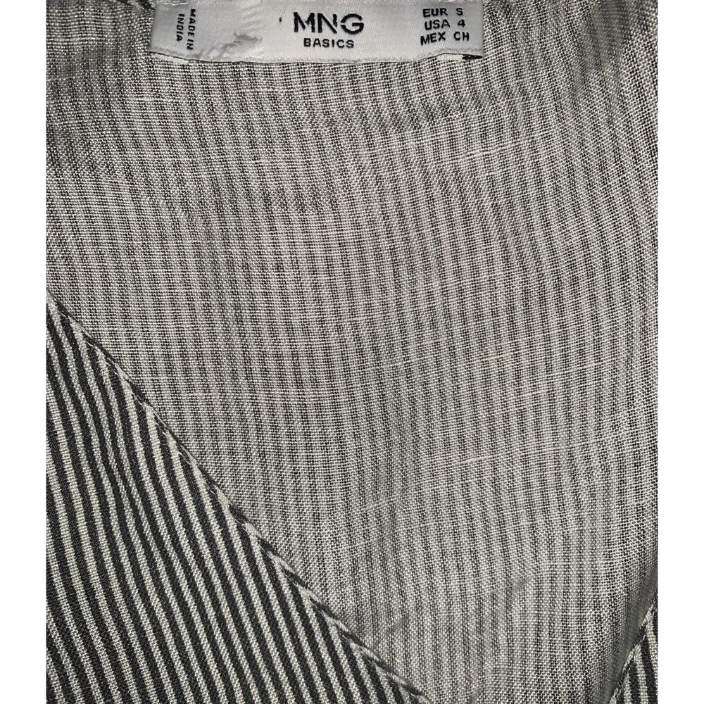 MANGO Striped Romper S/4 Linen Blend Button‎ Gray White Belted V Neck Cap Sleeve